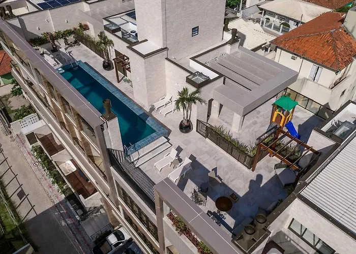 Apartamento 2 suítes com Piscina Centro Bombinhas